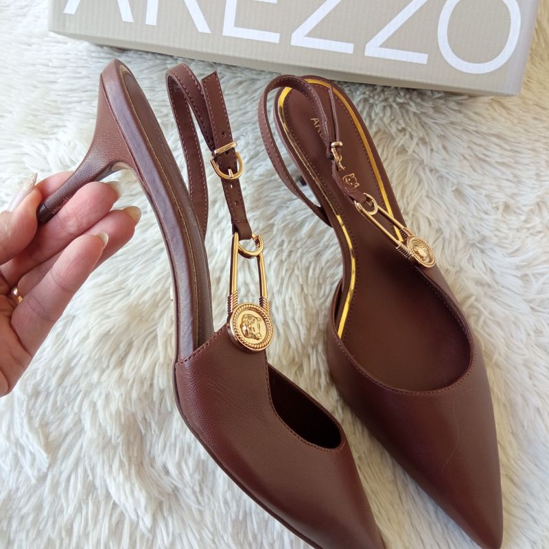 Sapato Scarpin Arezzo Couro Bico Fino Kopenhagen Marrom Novo 38 J Sapato  Feminino Arezzo Nunca Usado 95333561 enjoei
