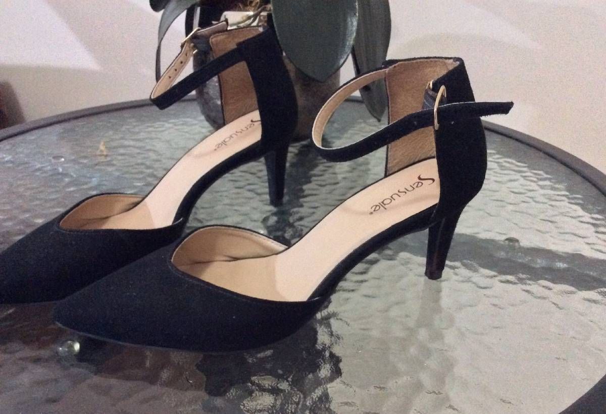 sapato scarpin com fivela