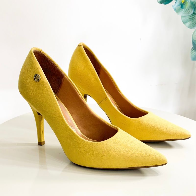 Scarpin vizzano camurça store amarelo