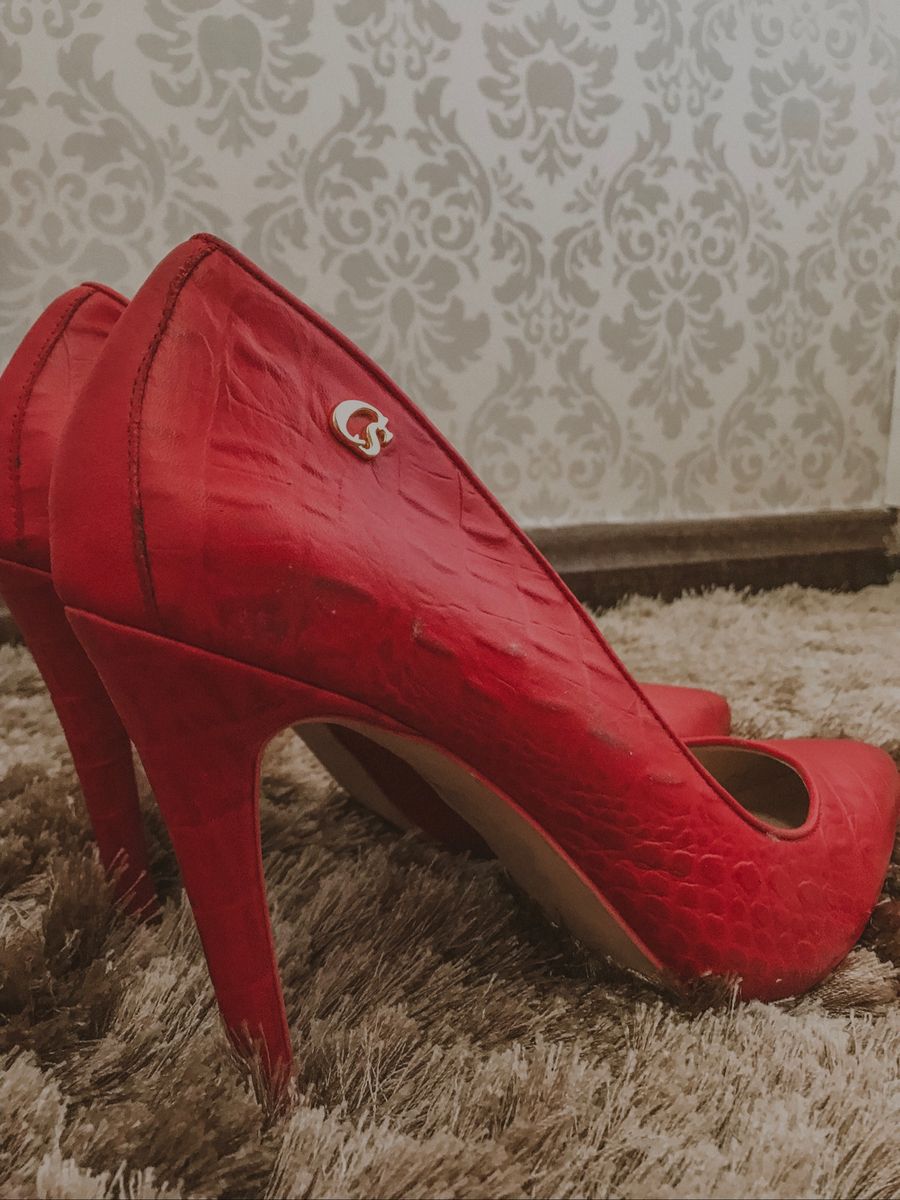 carmen steffens scarpin vermelho