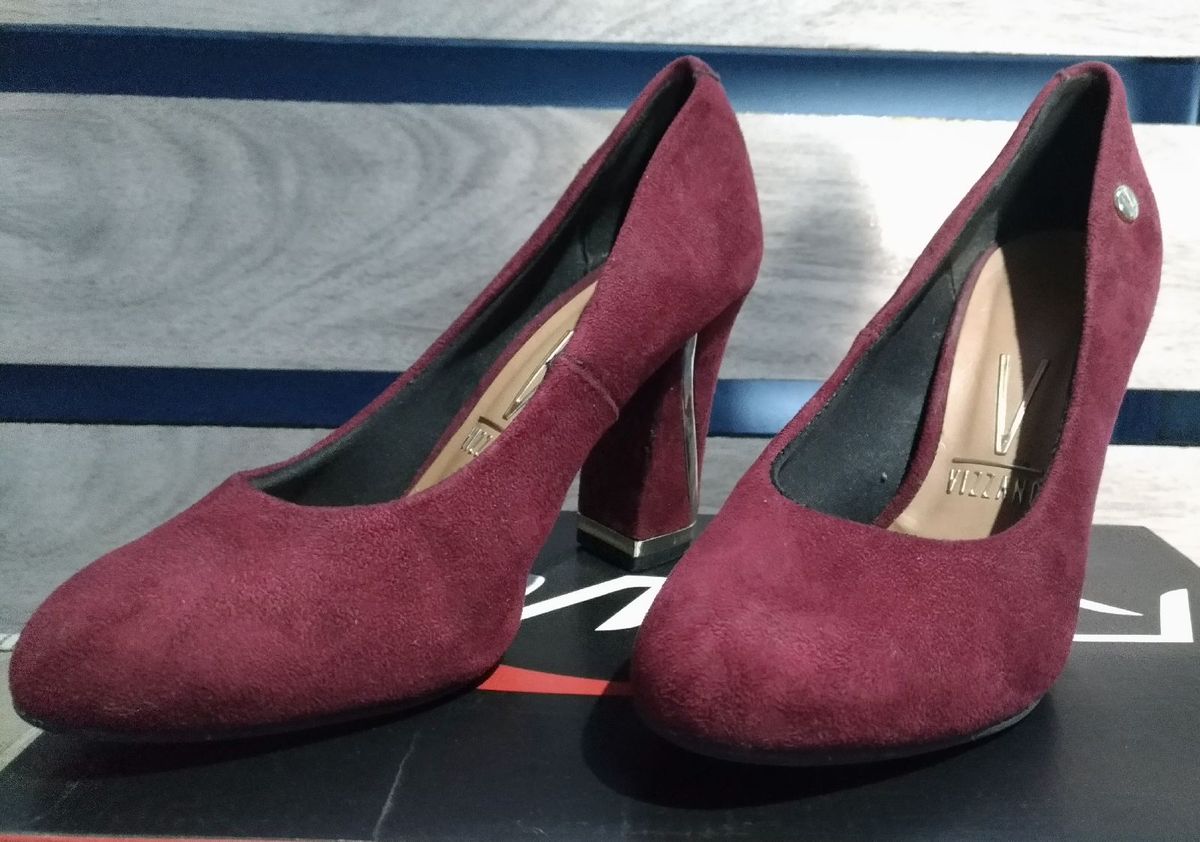 sapato salto grosso vermelho