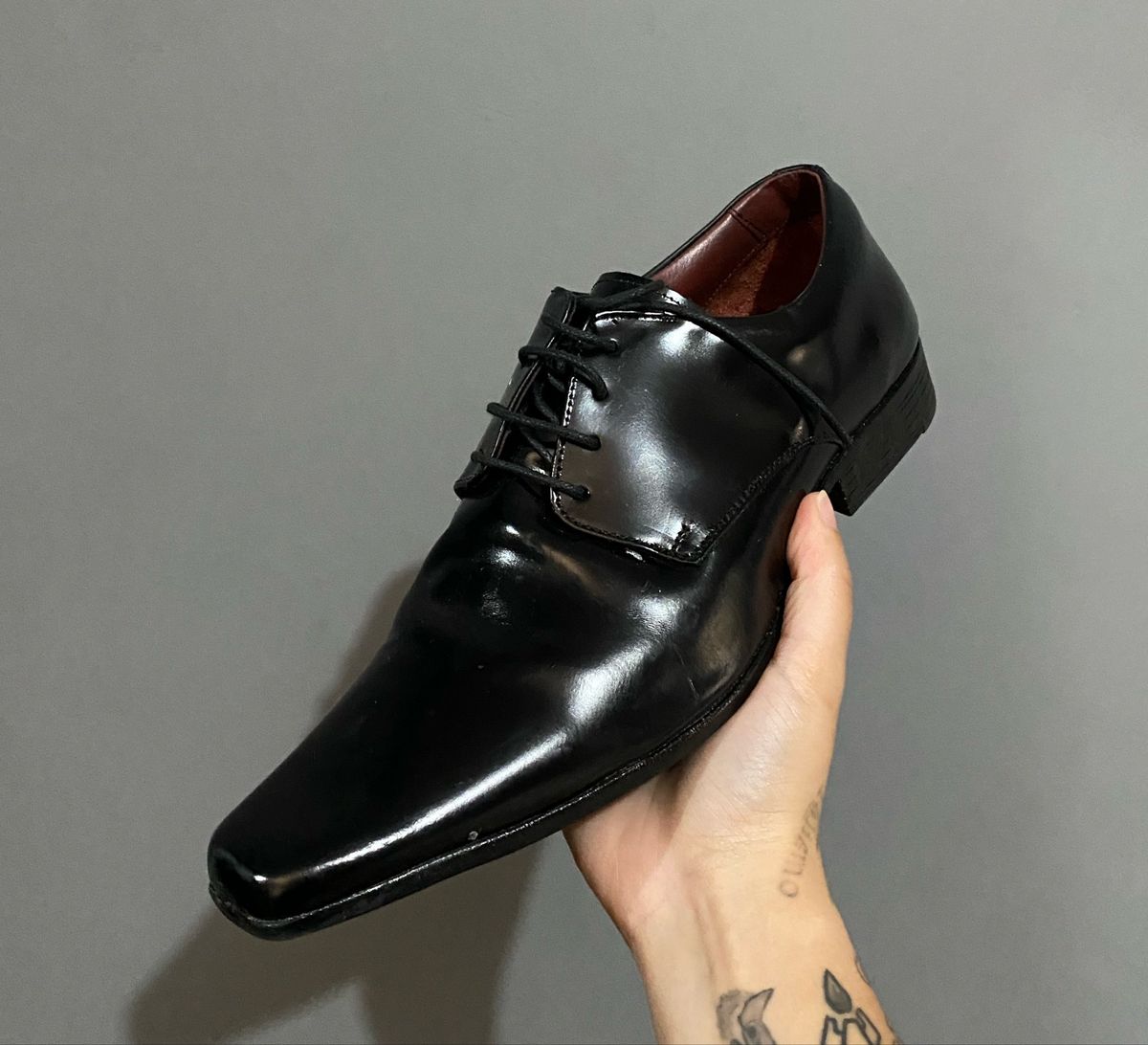 sapato social brilhante