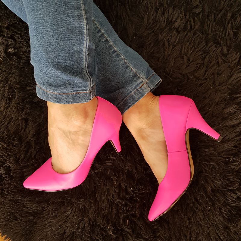 Scarpin store neon rosa