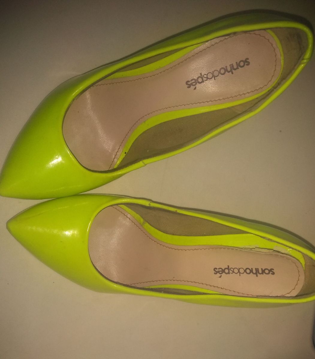 scarpin verde fluorescente