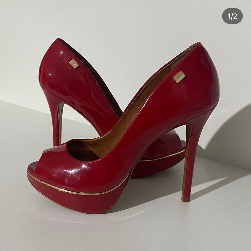 Sapato vermelho sale luz da lua