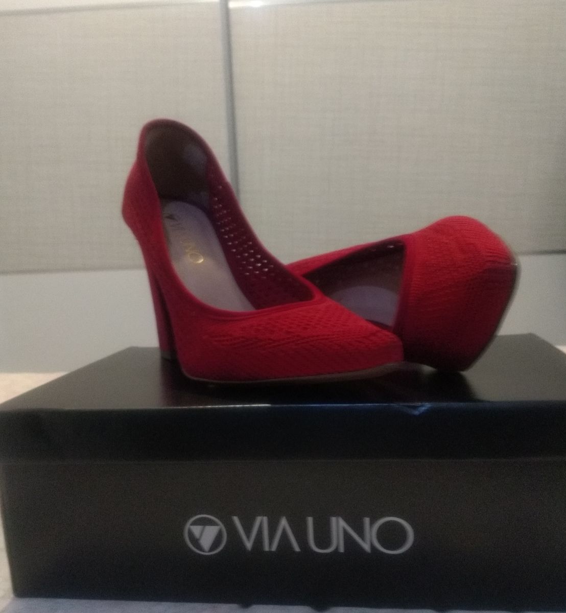 sapato via uno vermelho