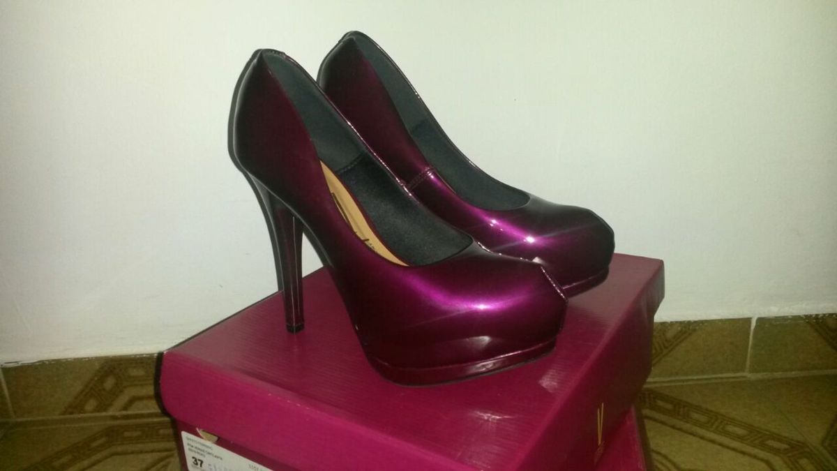 sapato roxo vizzano