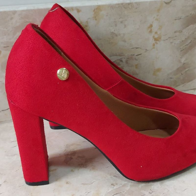 Sapato vizzano sale vermelho camurça