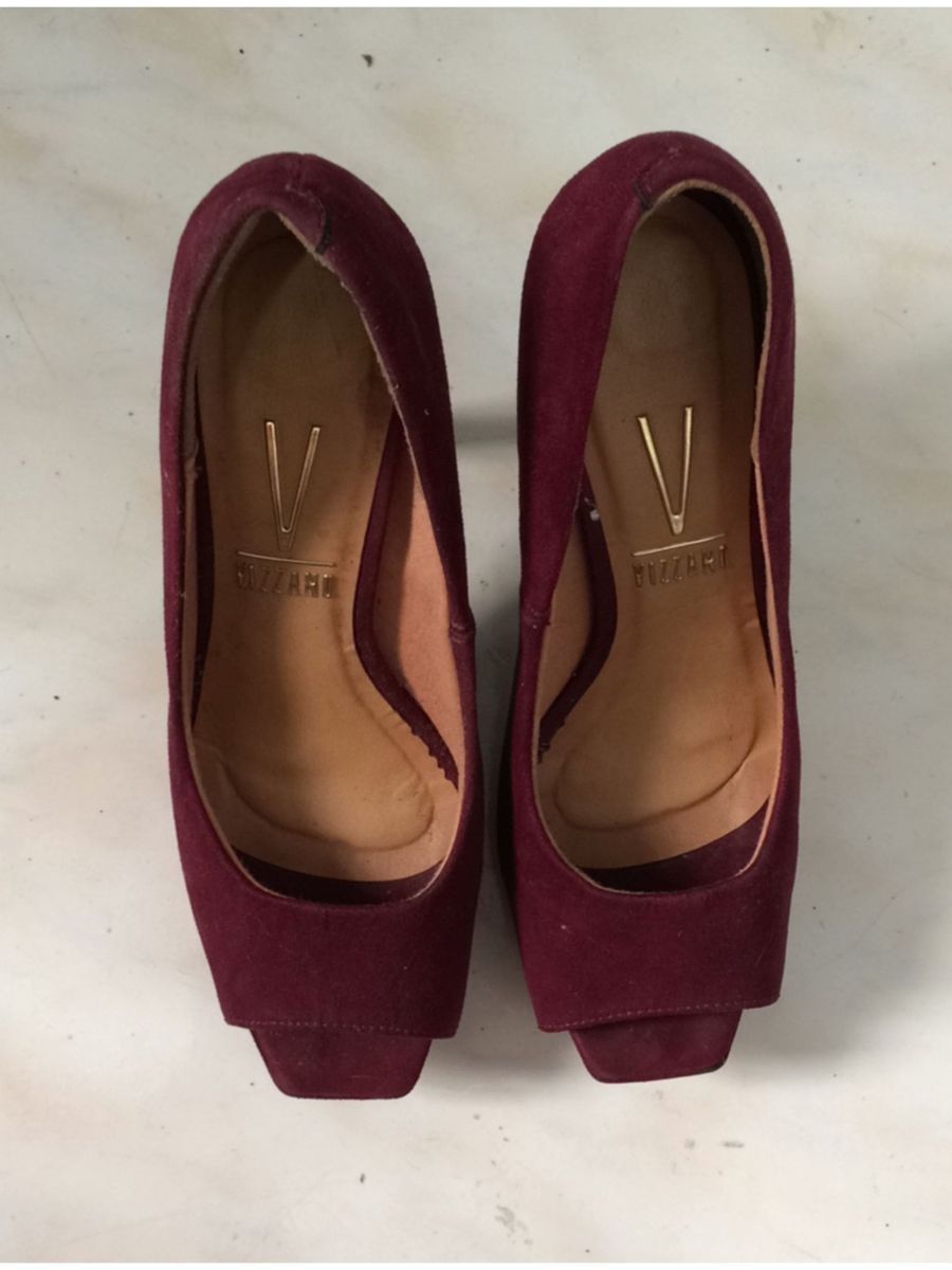 sapatos femininos cor vinho