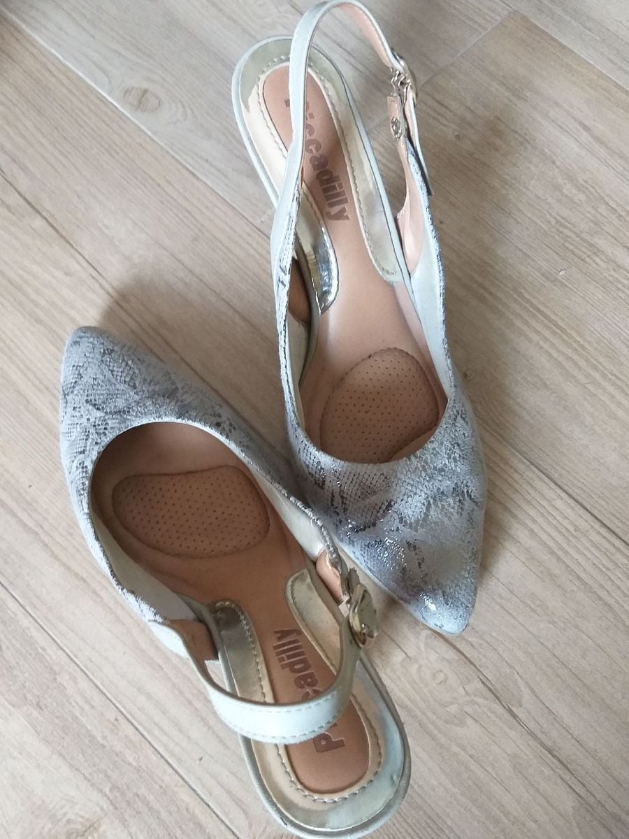 scarpin aberto atrás