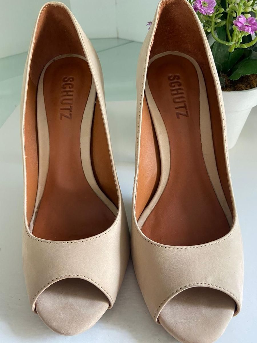 sapato scarpin aberto na frente