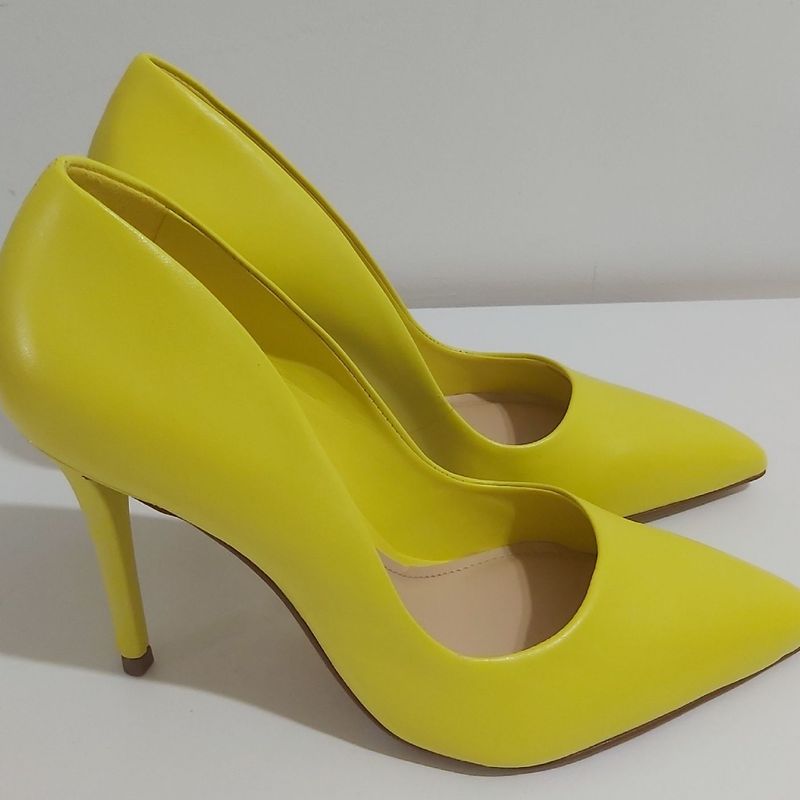 Scarpin amarelo hot sale arezzo