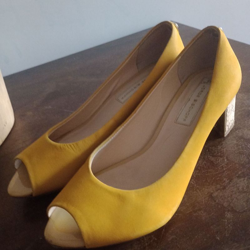 Scarpin amarelo hot sale jorge bischoff