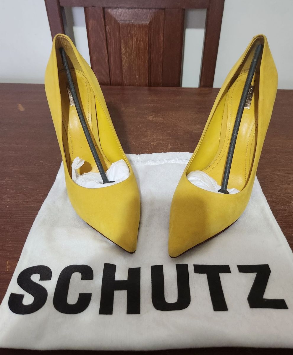 Scarpin amarelo sale schutz