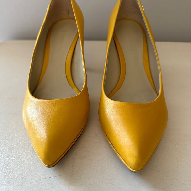 Scarpin amarelo hot sale mostarda