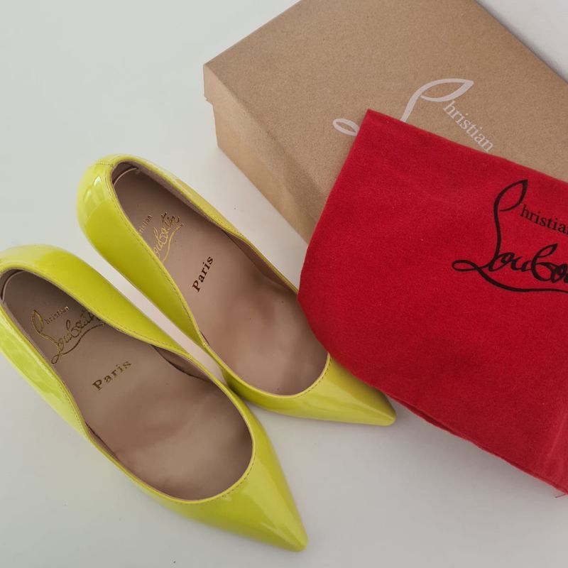 Scarpin store amarelo neon