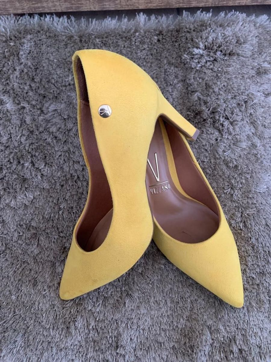 Scarpin best sale amarelo vizzano