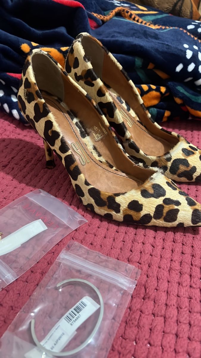 Scarpin santa store lolla animal print