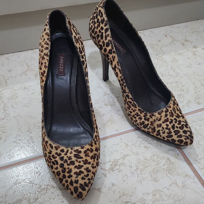 Scarpin arezzo best sale animal print