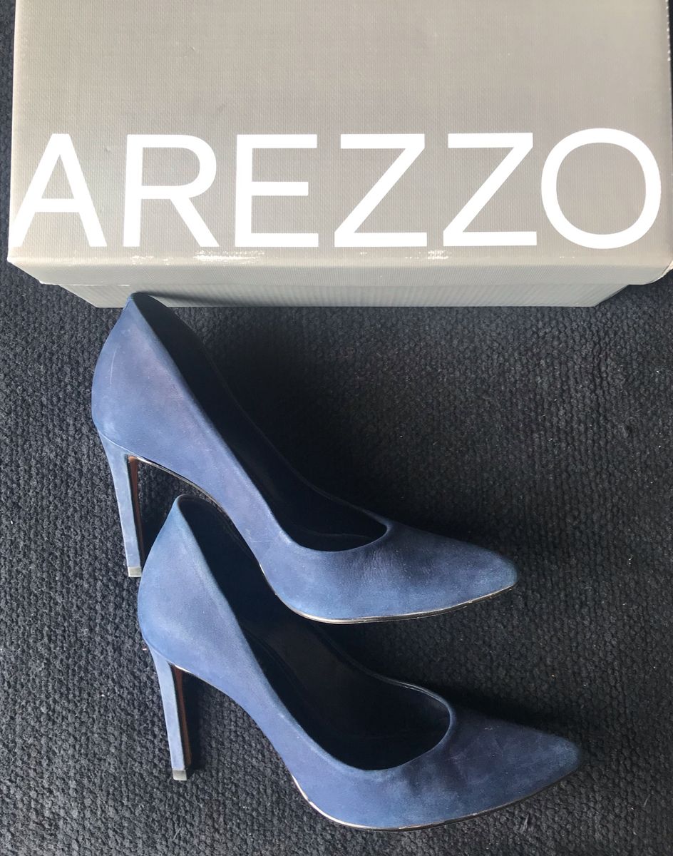scarpin azul marinho arezzo