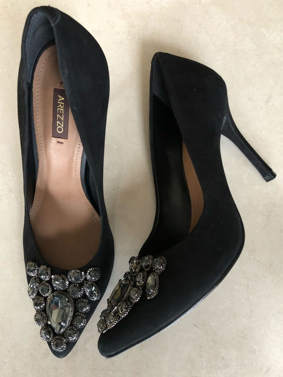 scarpin preto com pedras