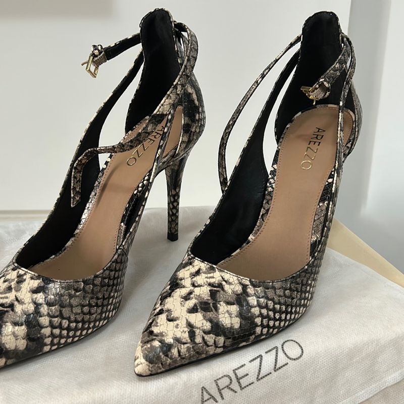 Scarpin arezzo 2024 animal print