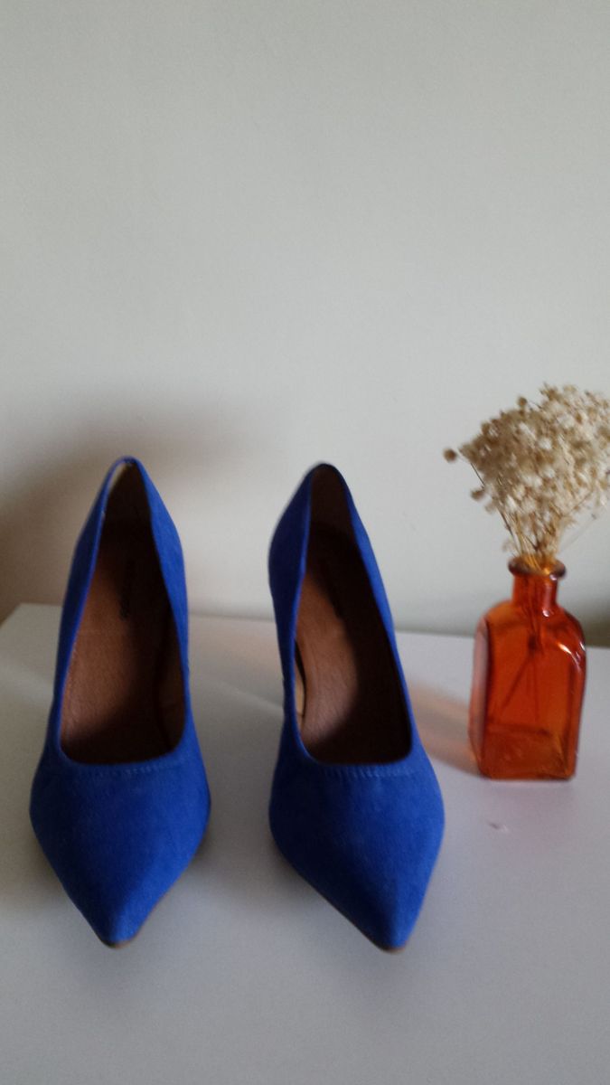 scarpin azul caneta