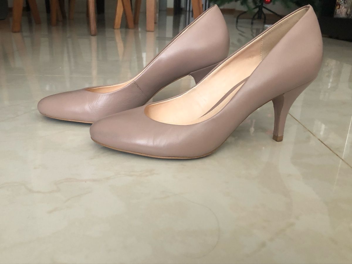 scarpin nude bico redondo