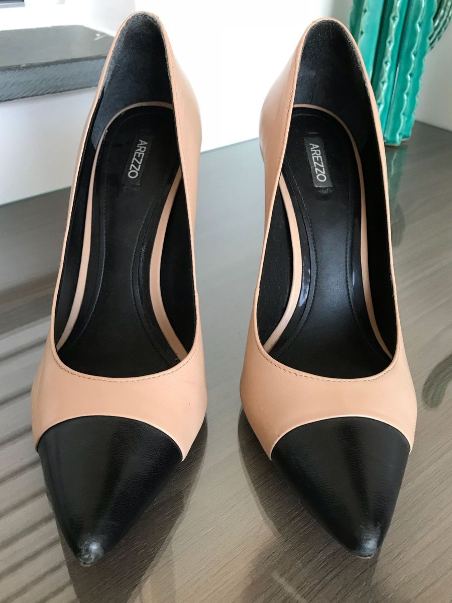 scarpin bicolor arezzo