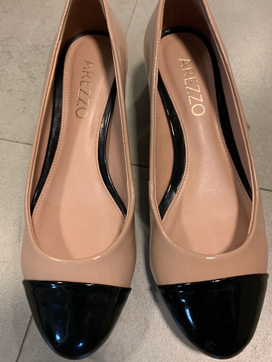 scarpin bicolor arezzo