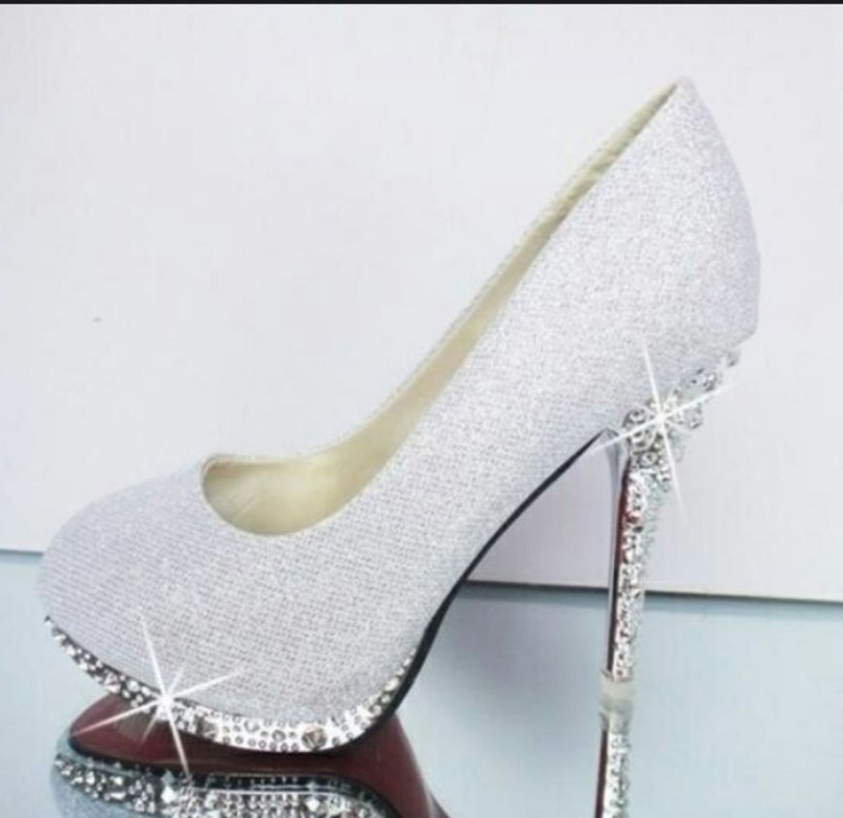 scarpin branco com brilho