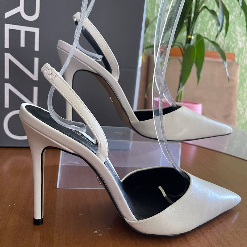 Scarpin Branco Couro Salto Alto Bico Fino Aberto36 Arezzo Sapatilha Feminina Arezzo Nunca Usado 88602745 enjoei