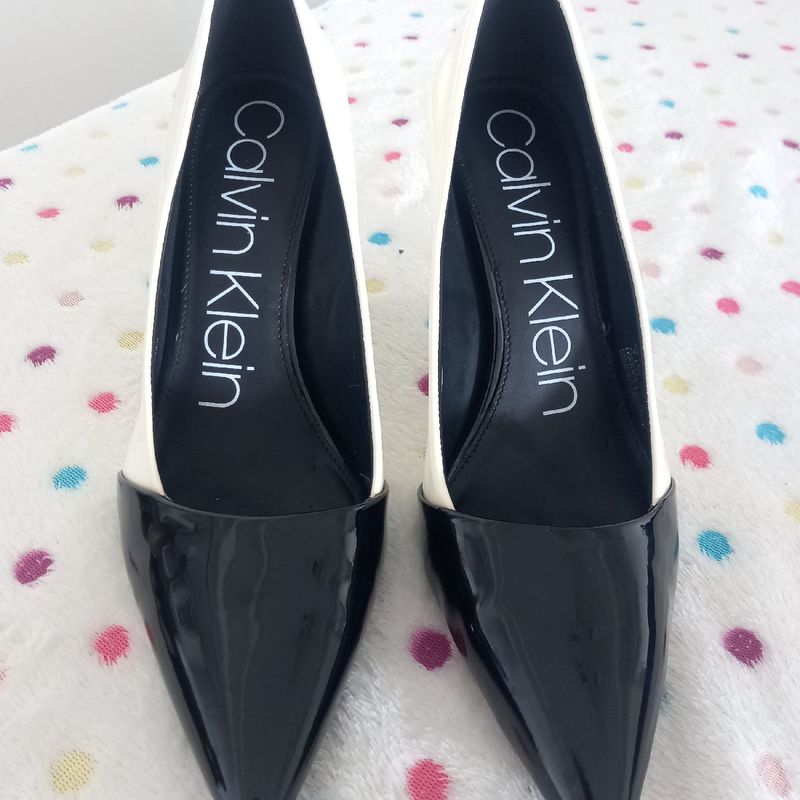 Calvin klein best sale roslyn pump