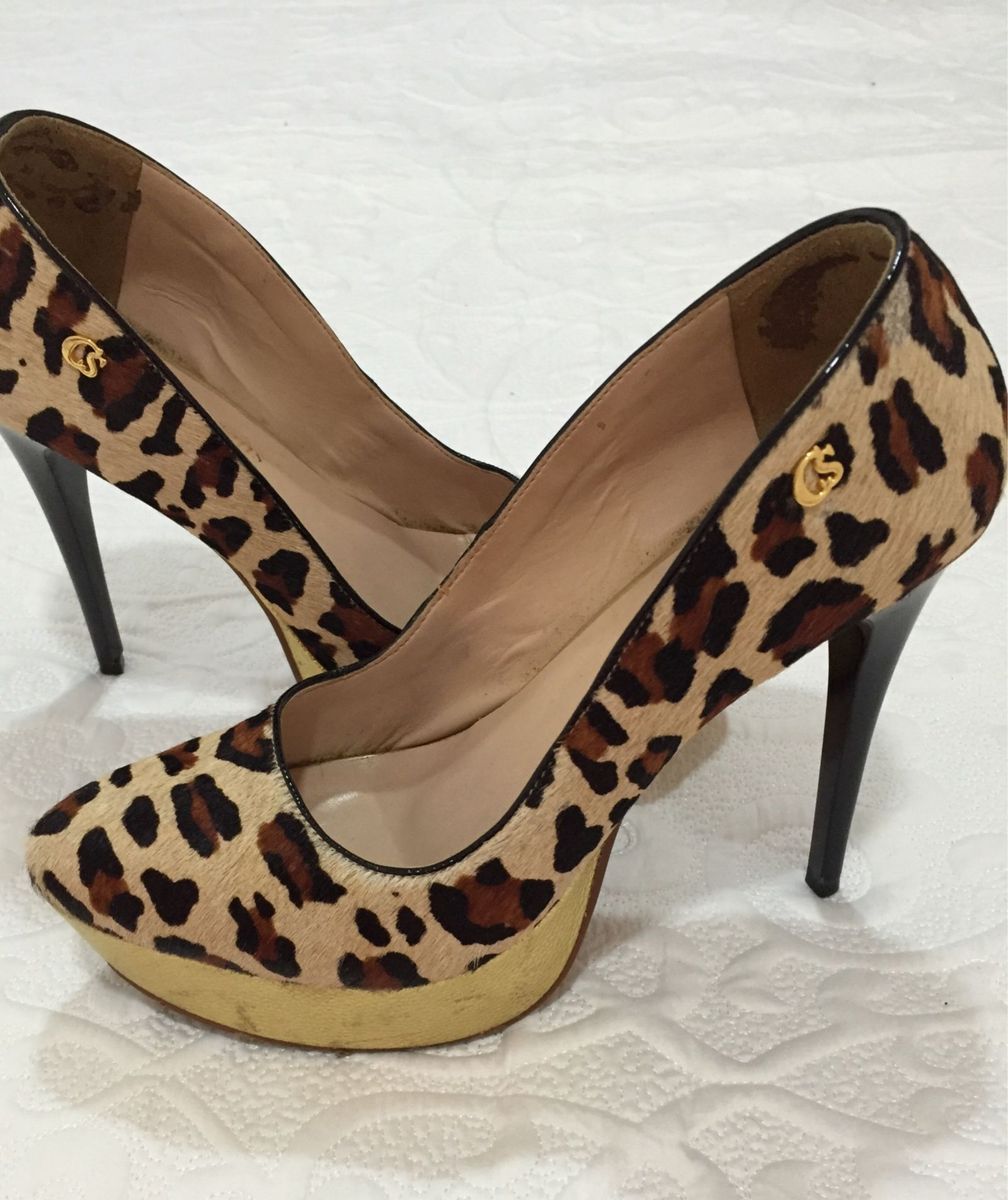 scarpin onça carmen steffens