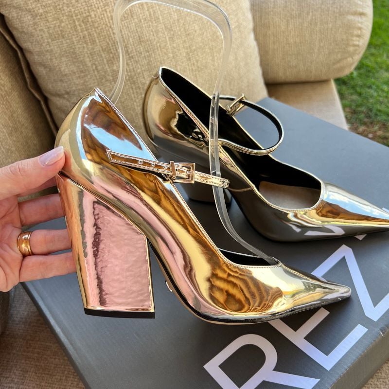 Scarpin dourado hot sale arezzo