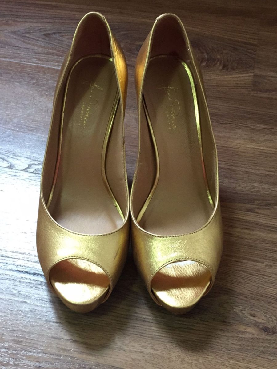 sapato scarpin dourado