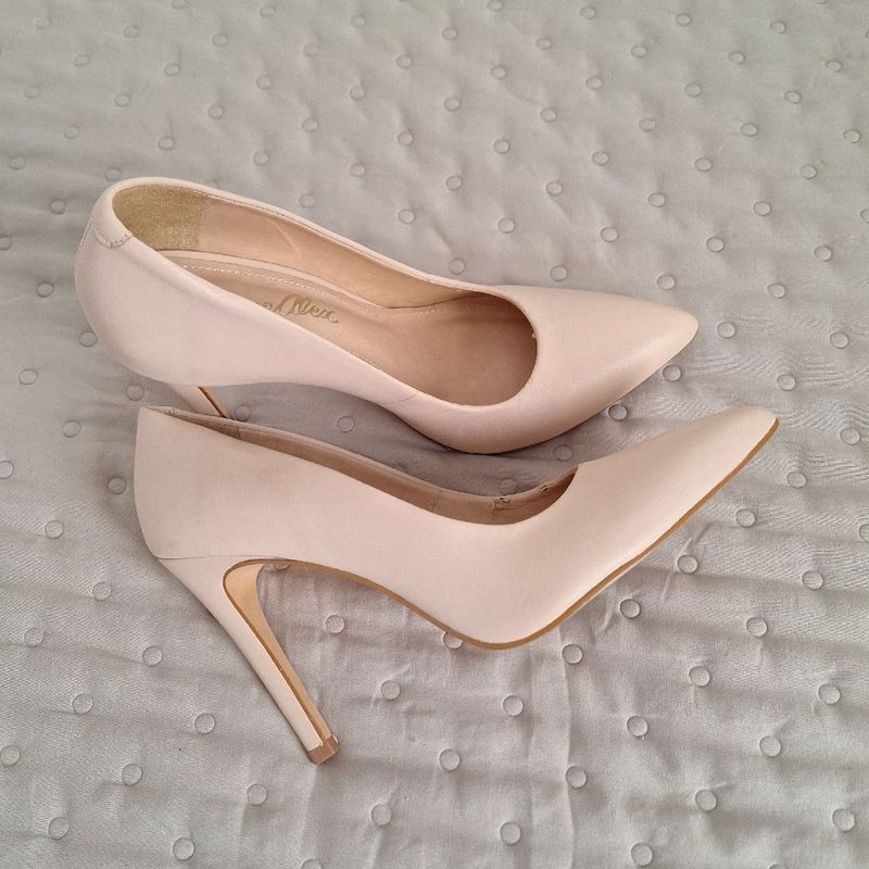 Scarpin na cor store nude