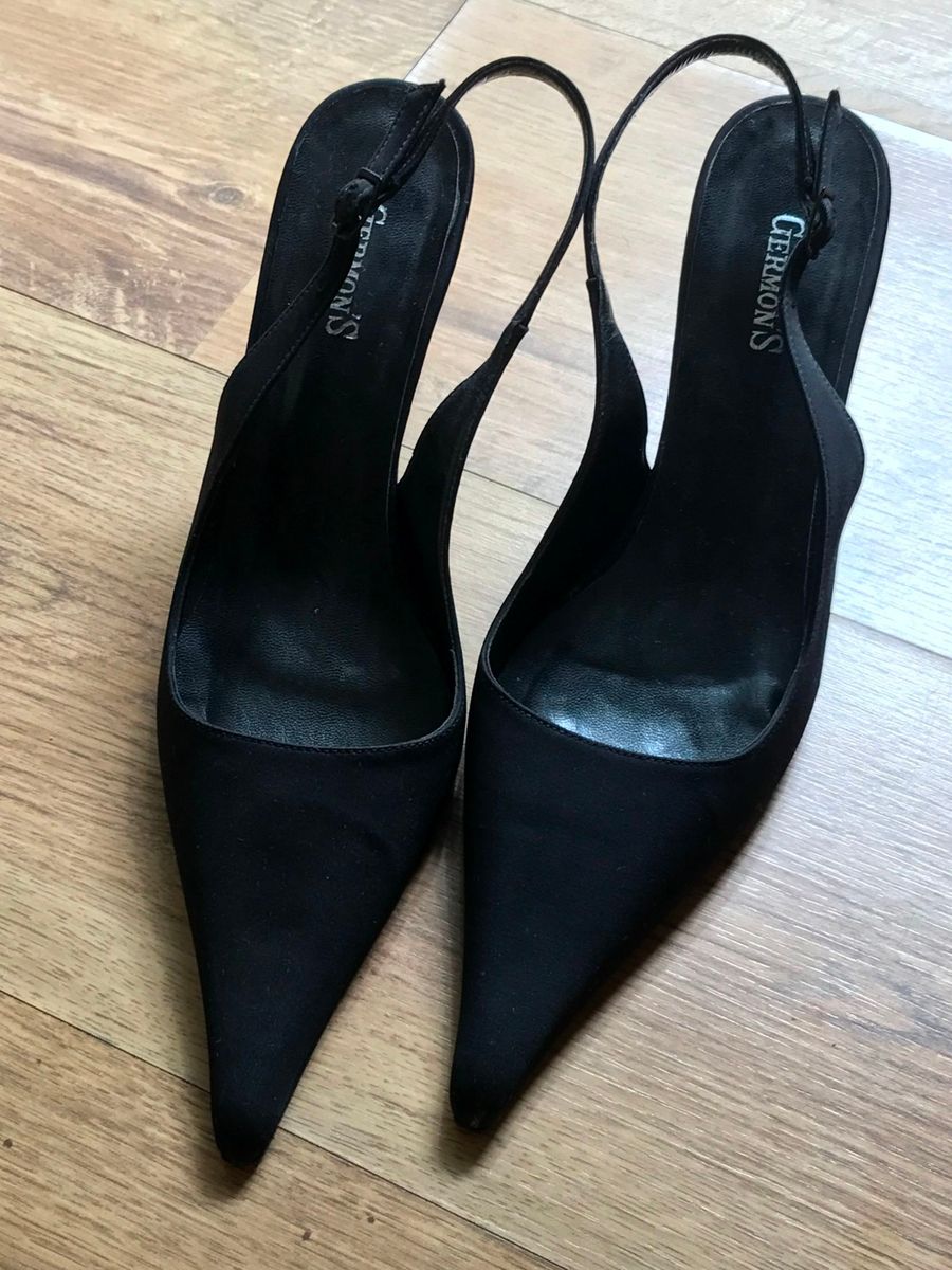 scarpin preto aberto atras