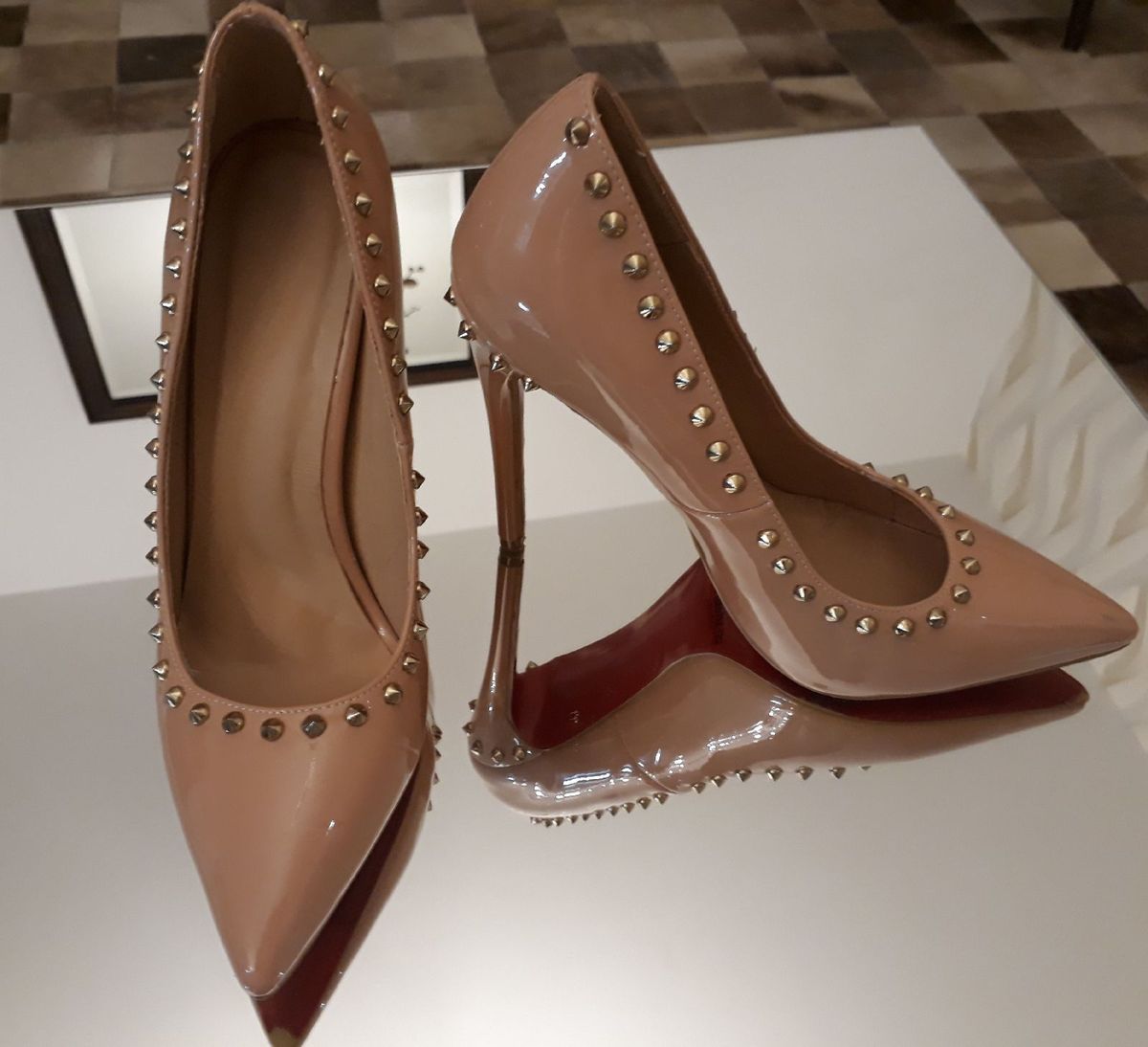 scarpin importado verniz nude tachas - sapatos sem marca