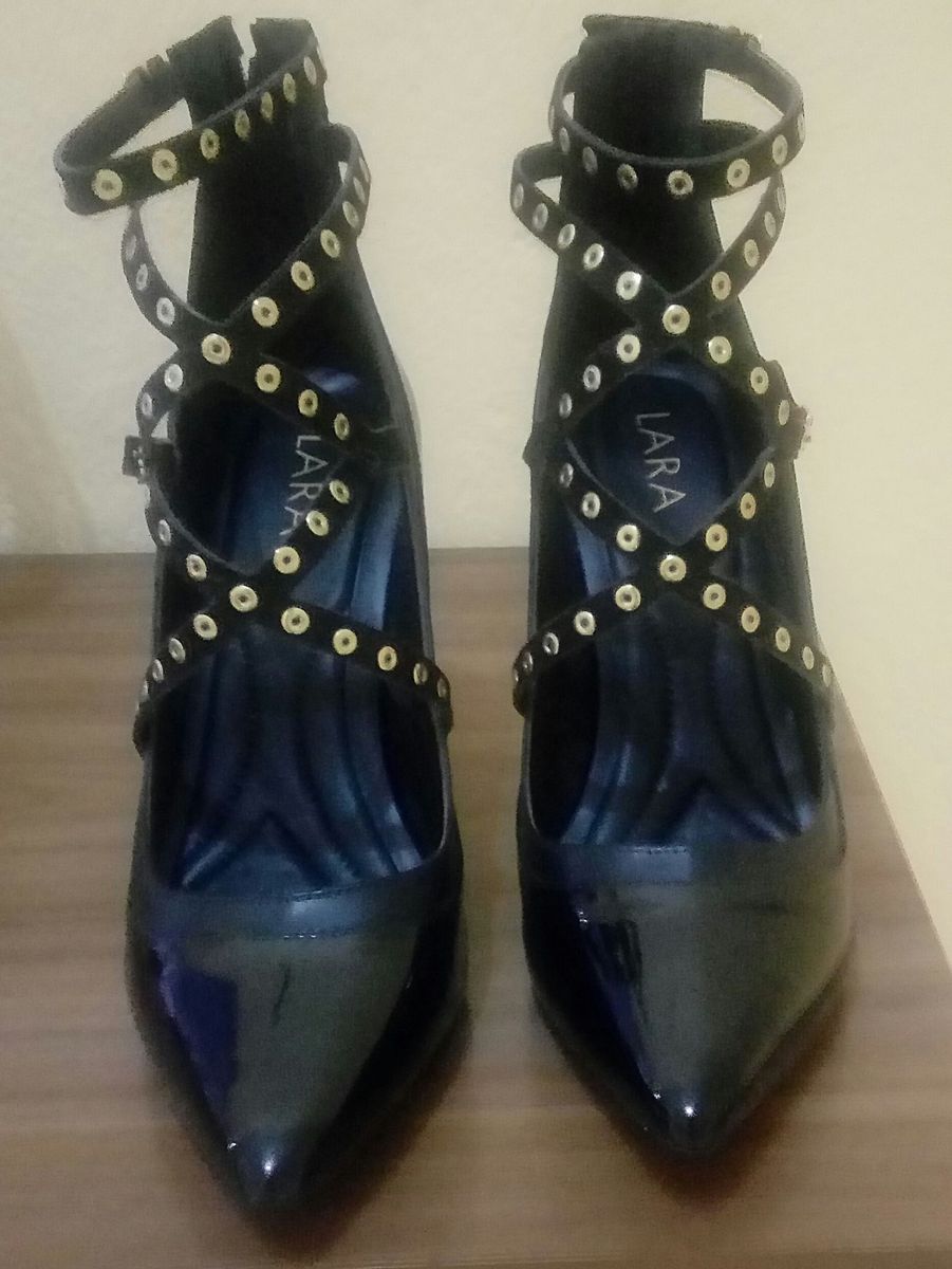 sapato scarpin lara tachas
