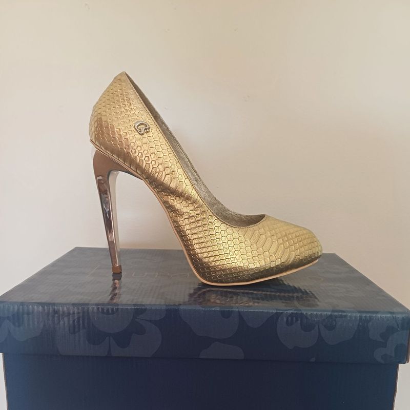 Scarpin meia 2024 pata dourado