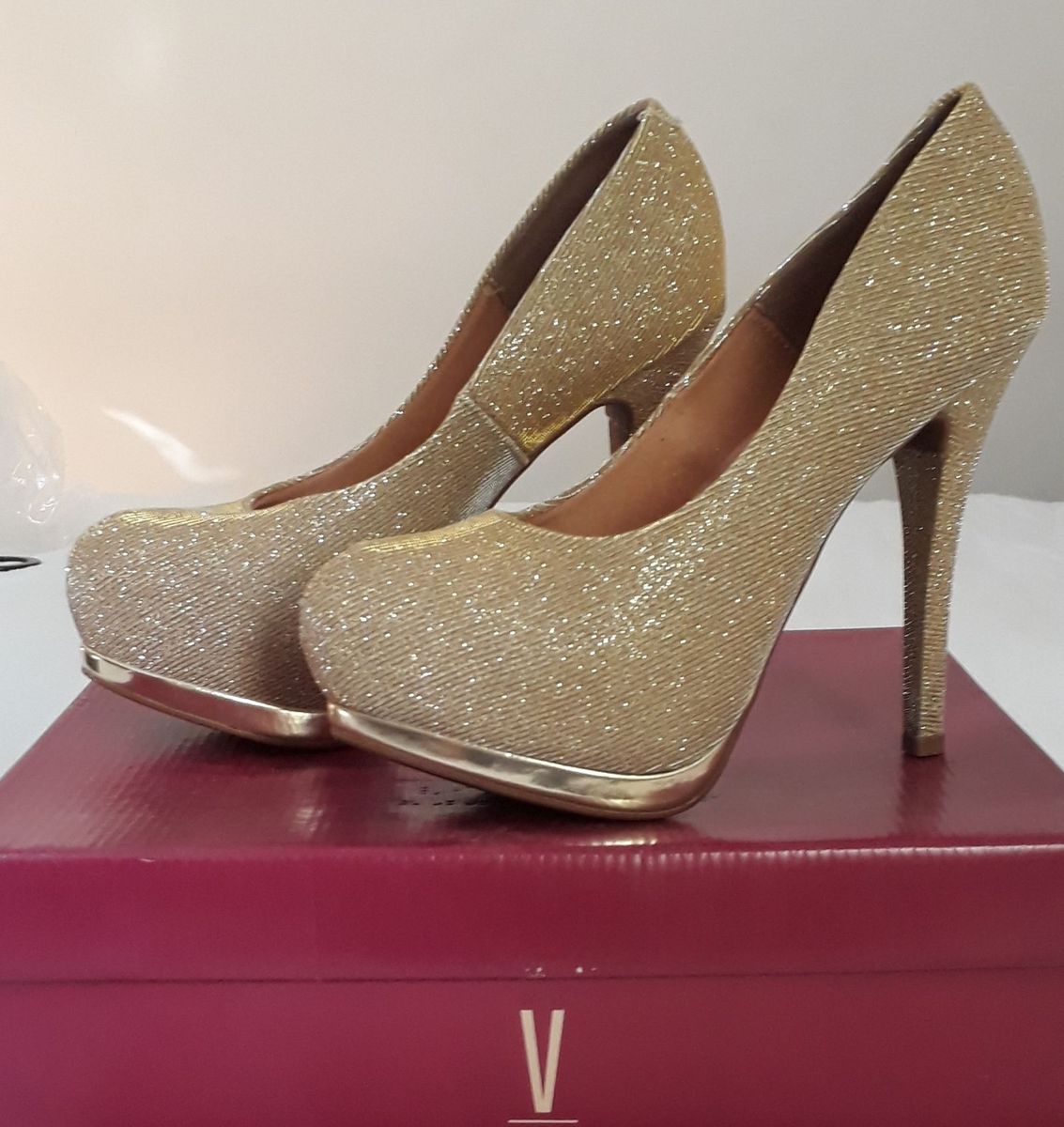 scarpin vizzano dourado glitter