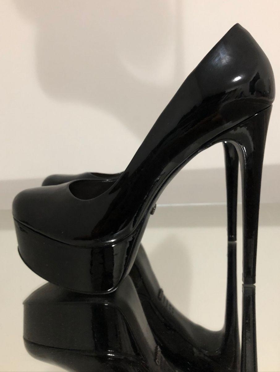 scarpin meia pata preto