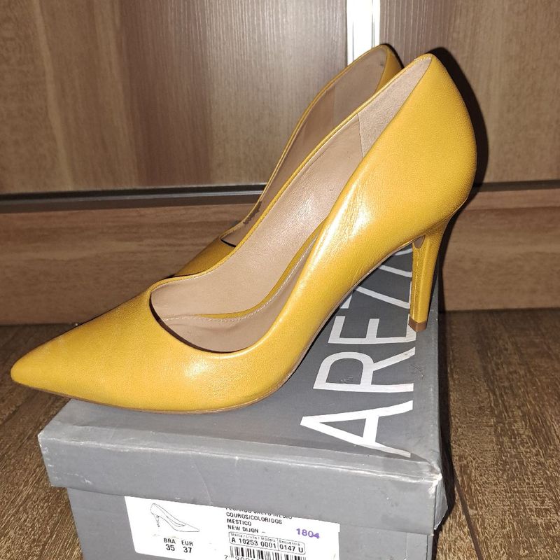 Scarpin mostarda hot sale arezzo