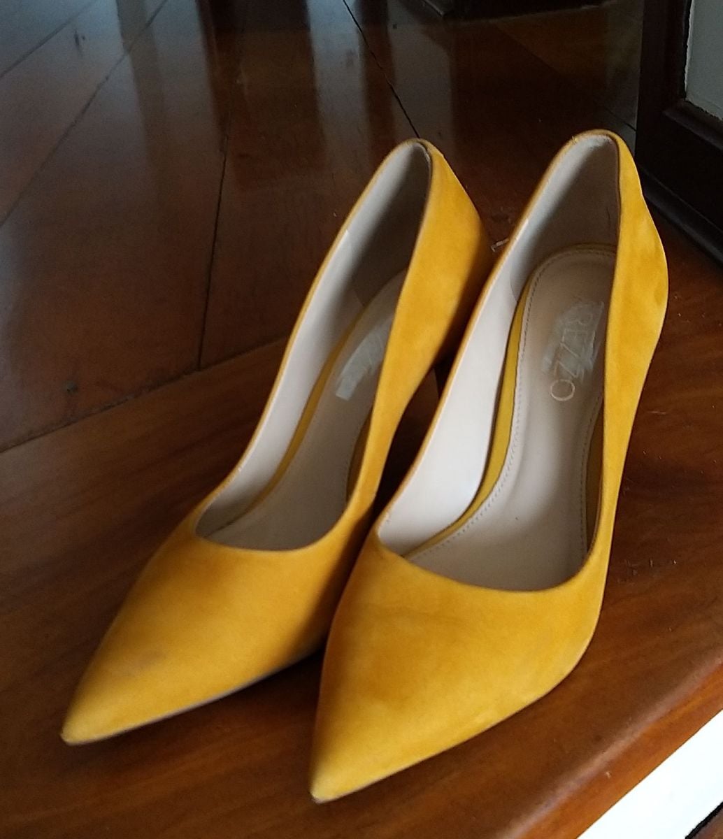 scarpin mostarda arezzo