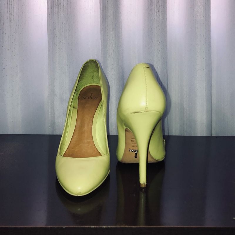 Sapato store neon schutz