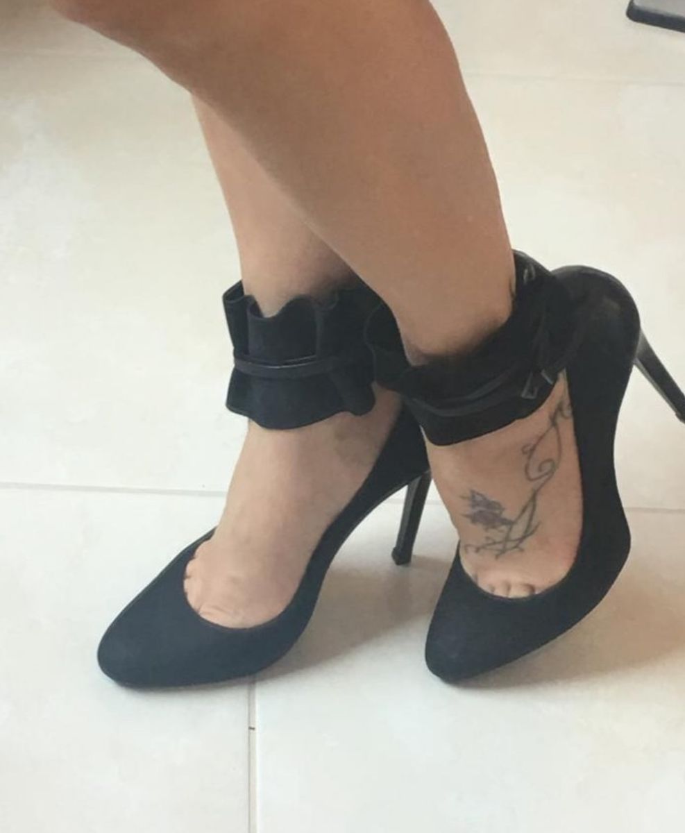 Scarpin nobuck hot sale preto schutz