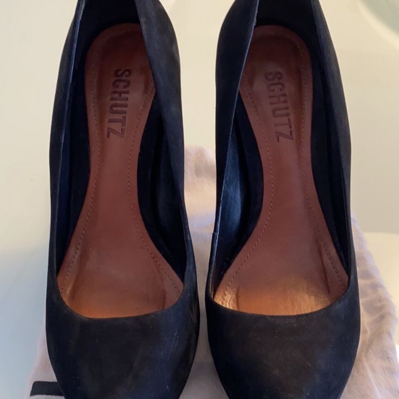 Scarpin nobuck best sale preto schutz