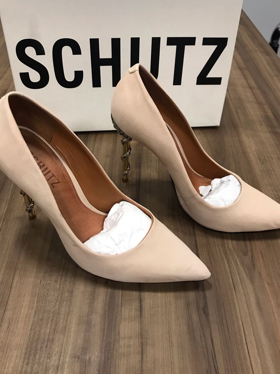 scarpin schutz salto medio