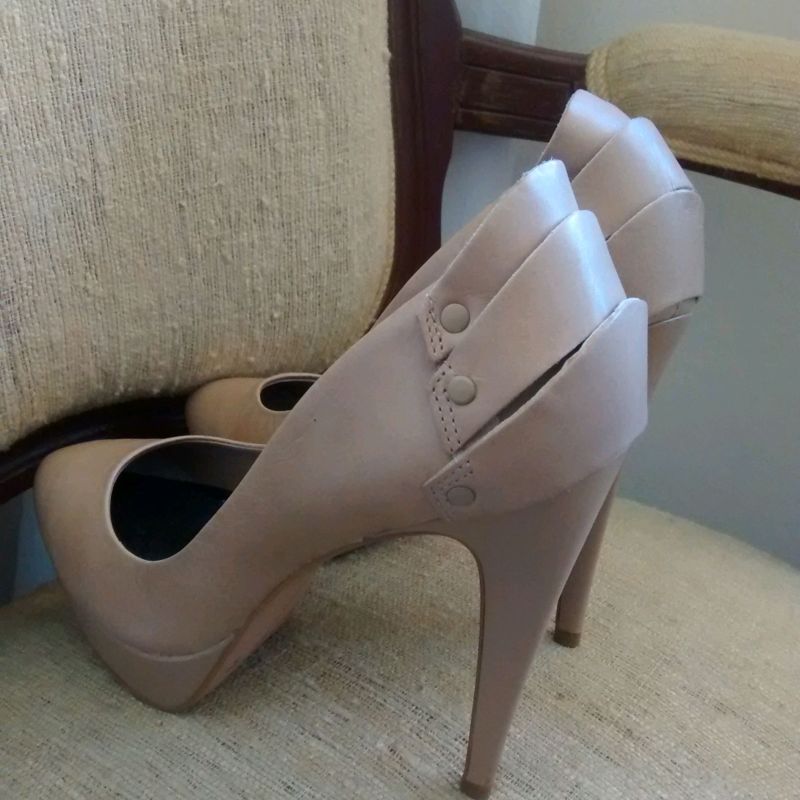 Scarpin nude 2024 via uno